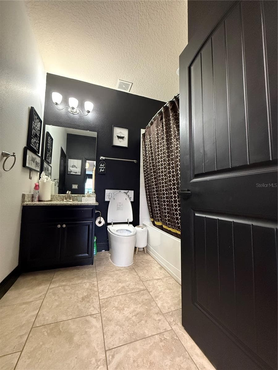 First-Floor Bathroom - 1340 LAKE BATON DR, DELTONA