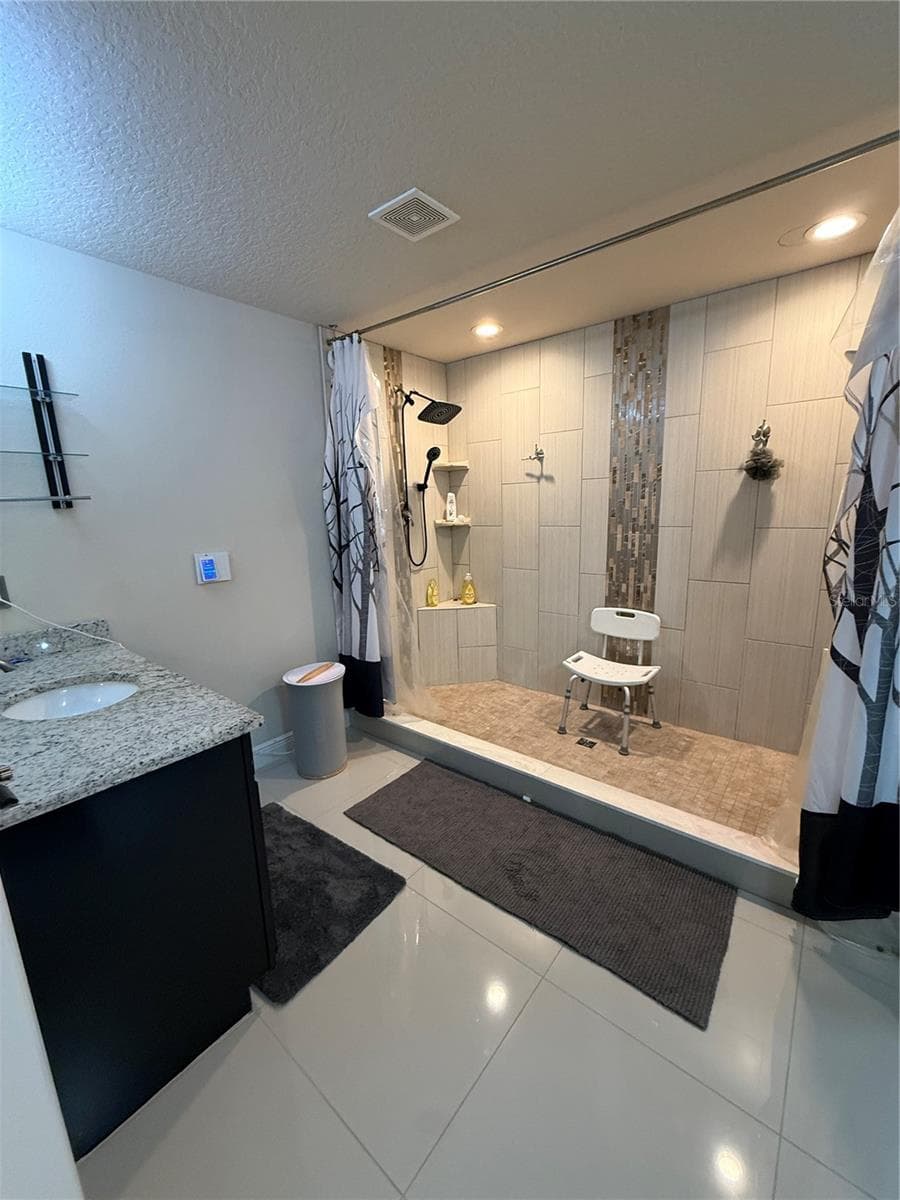 Primary Bathroom - 1340 LAKE BATON DR, DELTONA