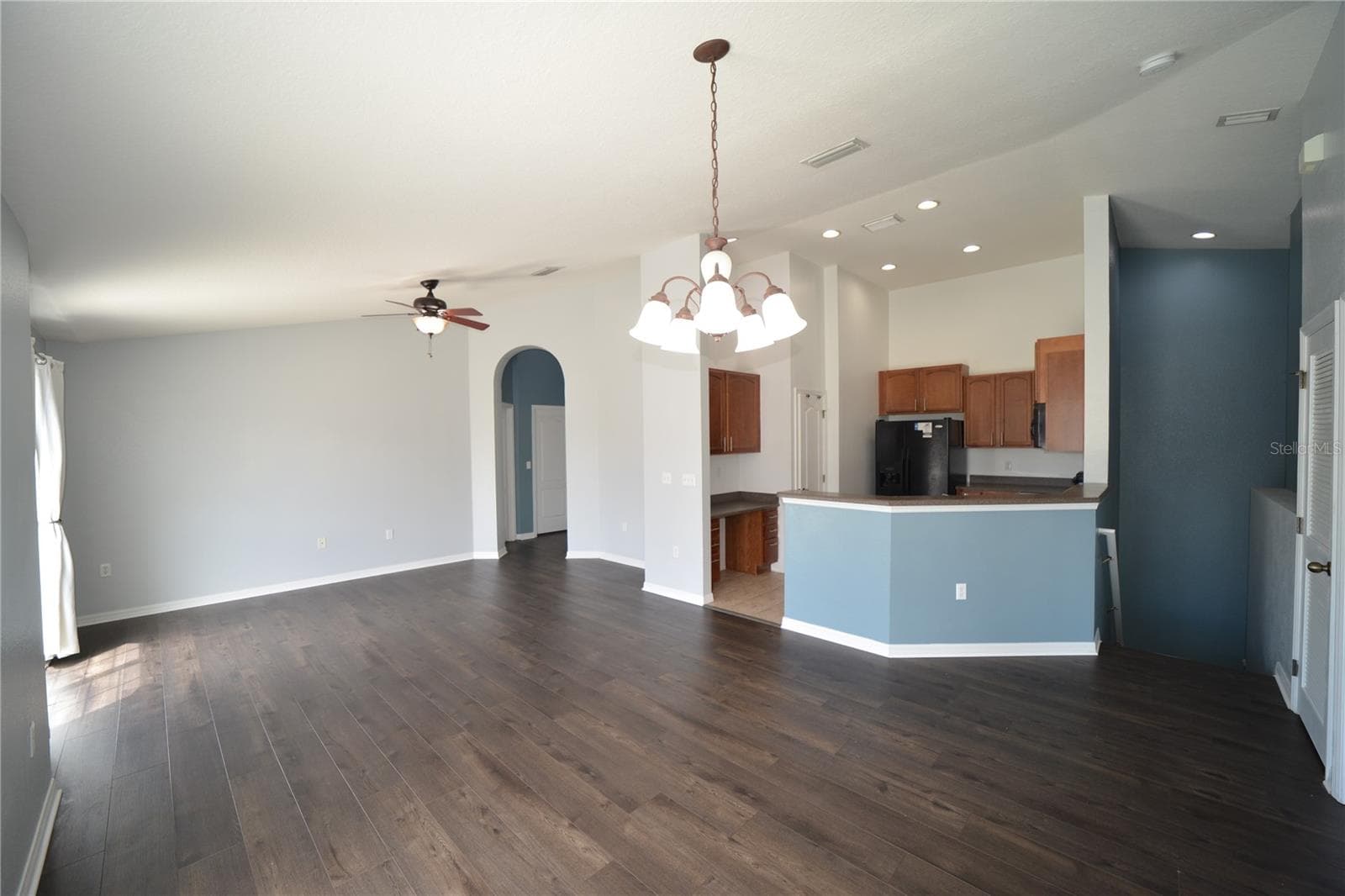 Living Room / Kitchen - 2328 TANBARK RIDGE PL, PLANT CITY