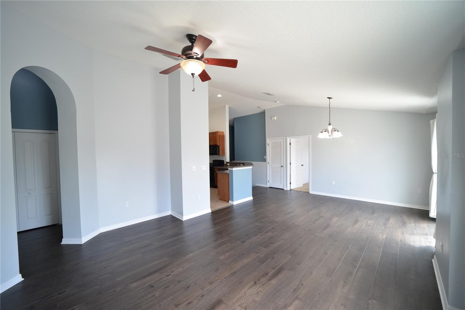 Living Room - 2328 TANBARK RIDGE PL, PLANT CITY