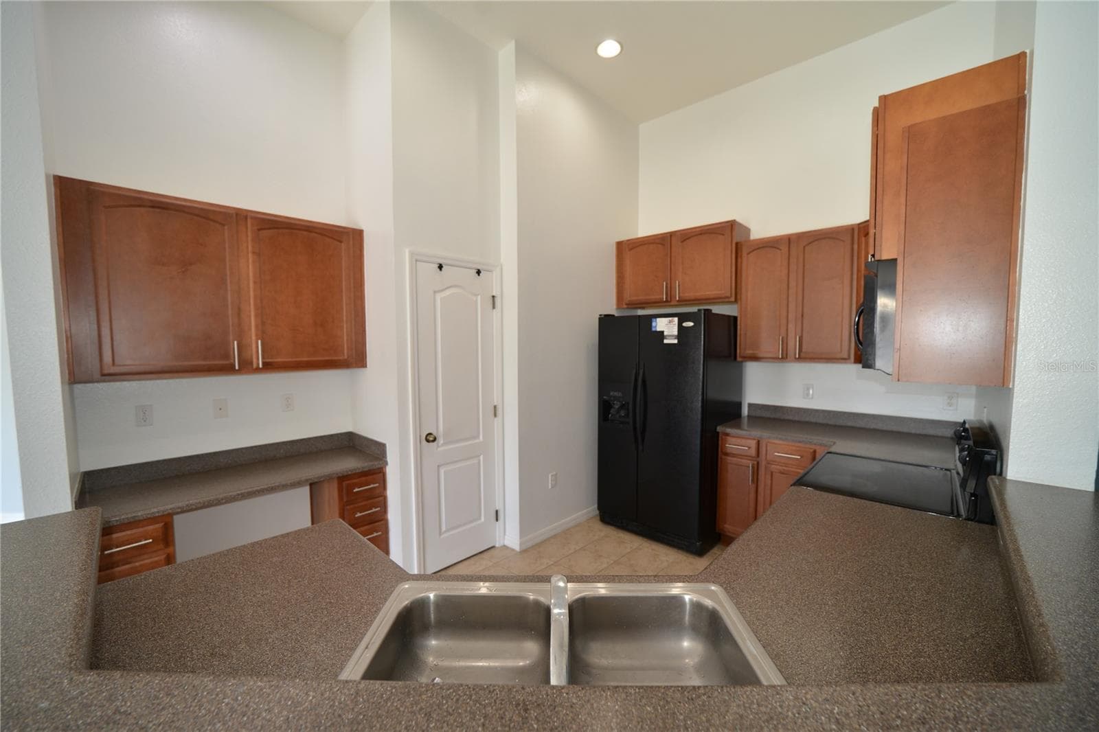 Kitchen - 2328 TANBARK RIDGE PL, PLANT CITY