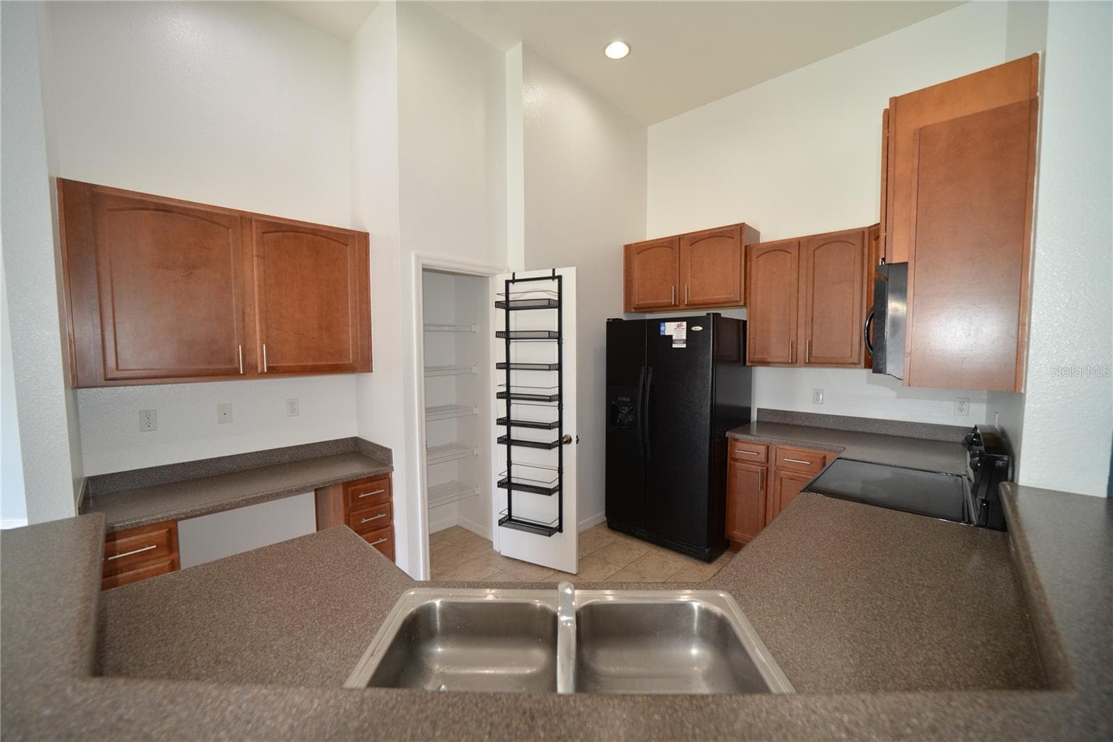 Kitchen / Pantry - 2328 TANBARK RIDGE PL, PLANT CITY