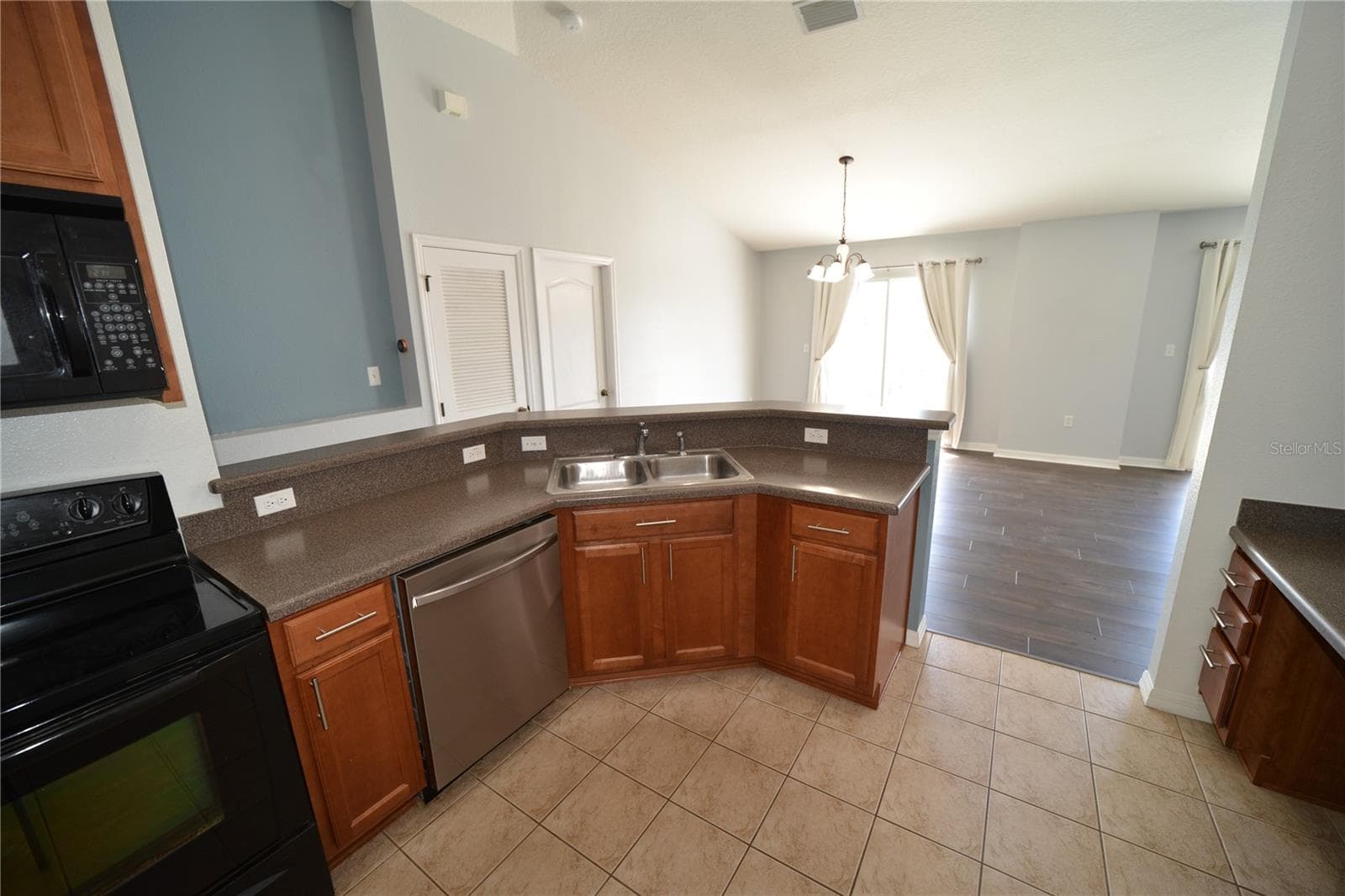Kitchen - 2328 TANBARK RIDGE PL, PLANT CITY
