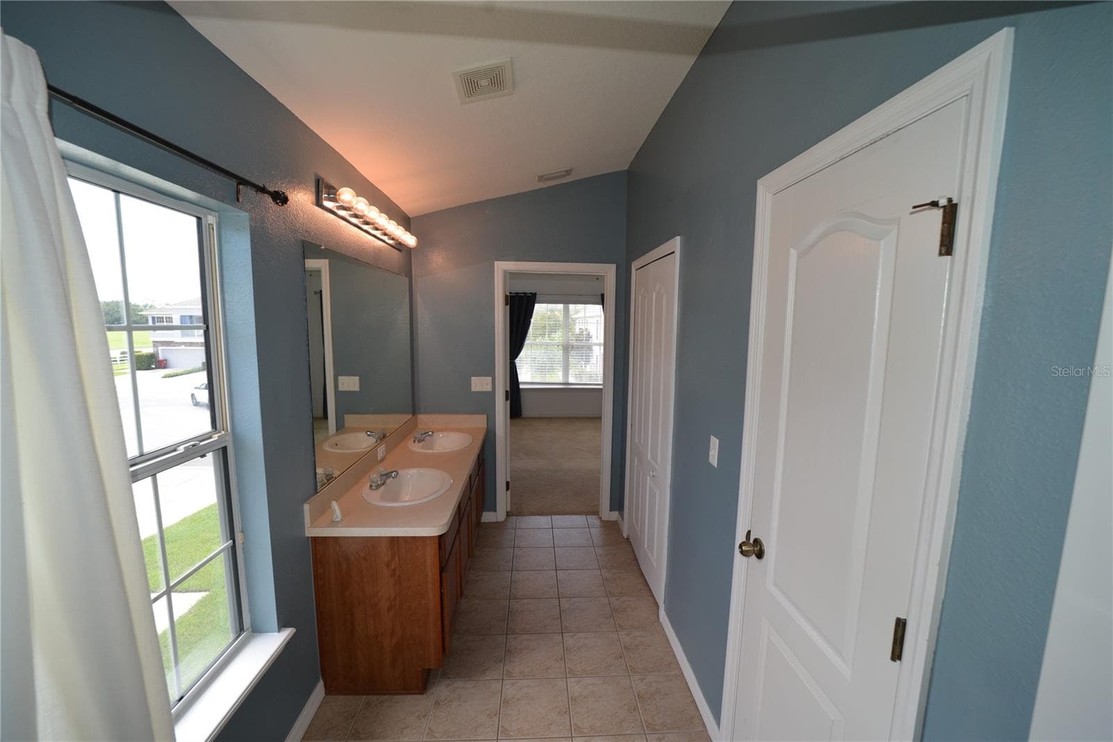 Primary Bathroom - 2328 TANBARK RIDGE PL, PLANT CITY