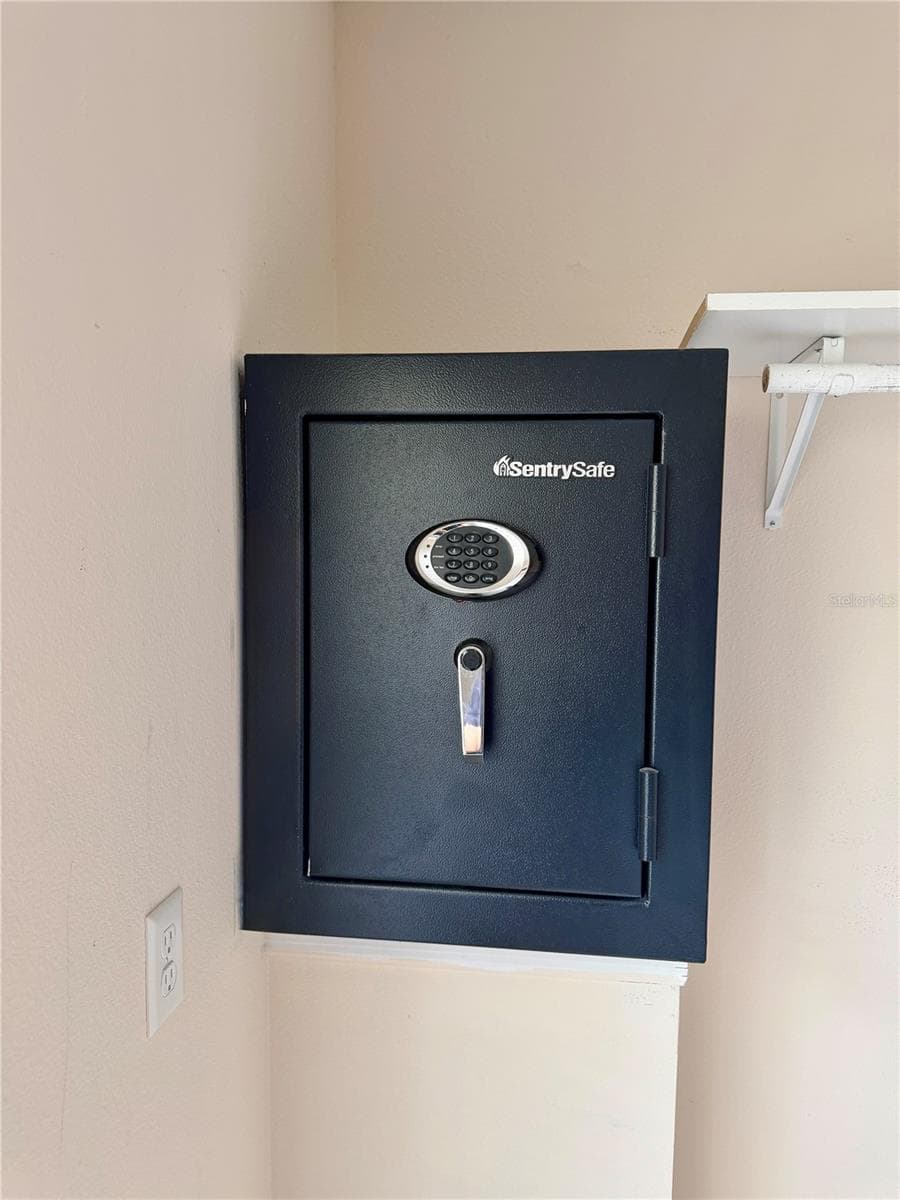 Safe - 319 MARQUEE DR, KISSIMMEE
