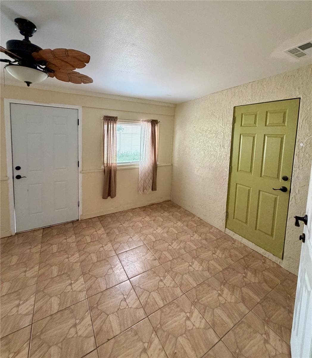 Enclosed Patio - 319 MARQUEE DR, KISSIMMEE