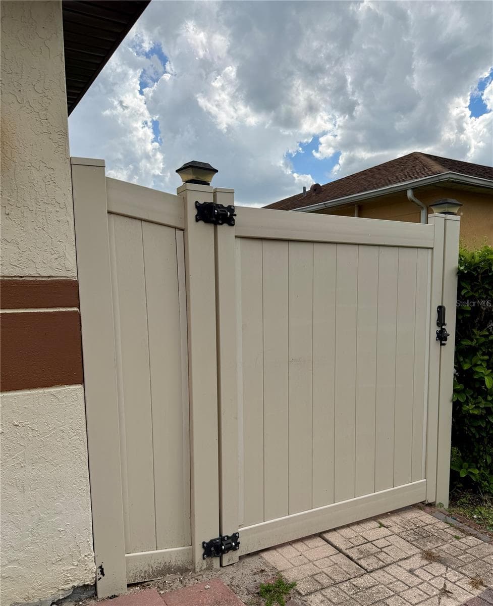 Side Gate / Backyard Access - 319 MARQUEE DR, KISSIMMEE