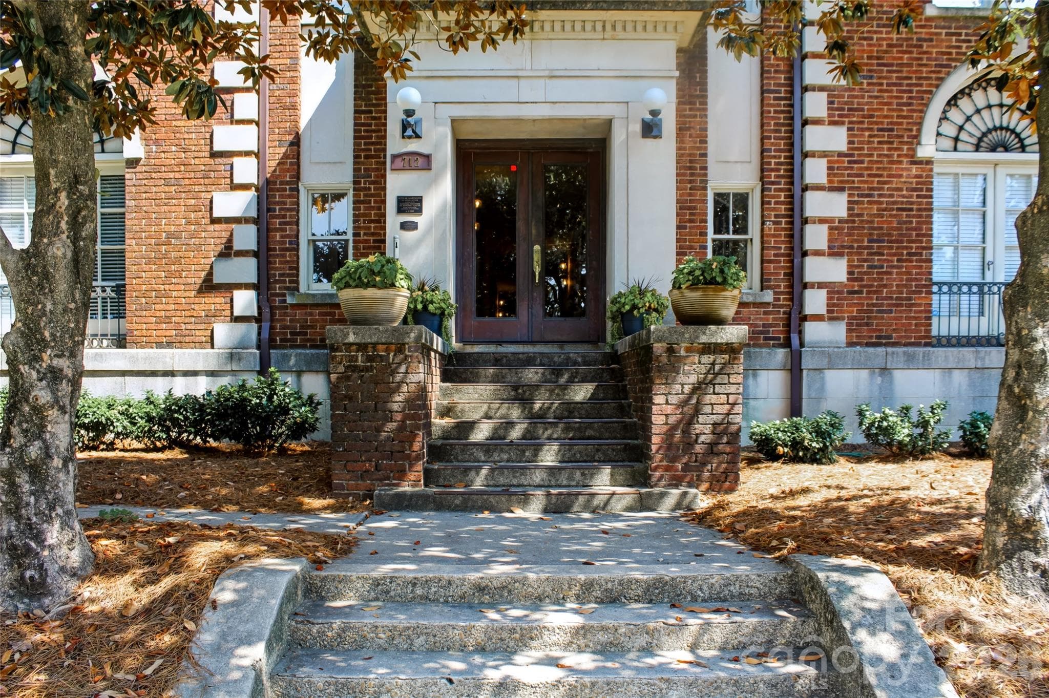 Condominium at 712 Louise Avenue, Charlotte, photo 3 of 34