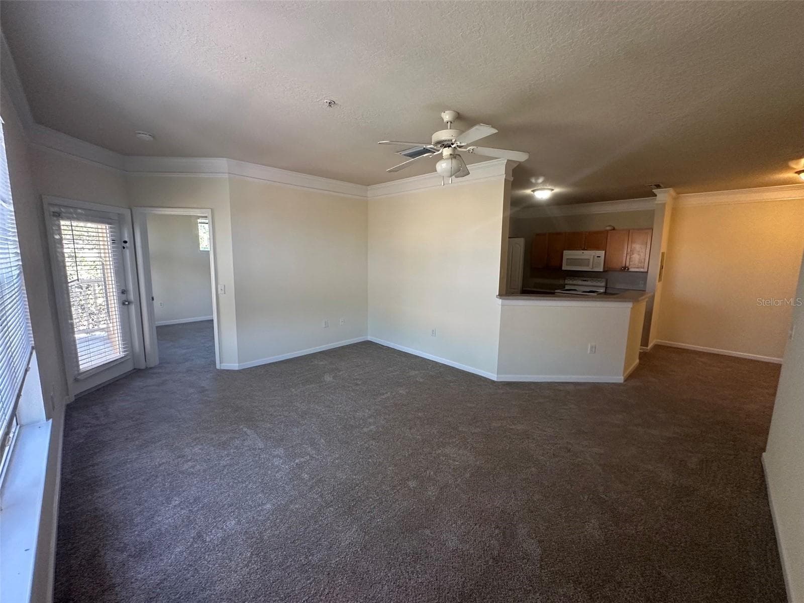 Living room - 8842 VILLA VIEW CIR #301, ORLANDO