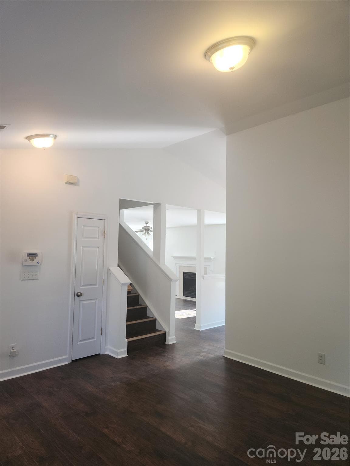 Single Family Residence at 8103 Lamplighter Place, Charlotte, photo 3 of 15