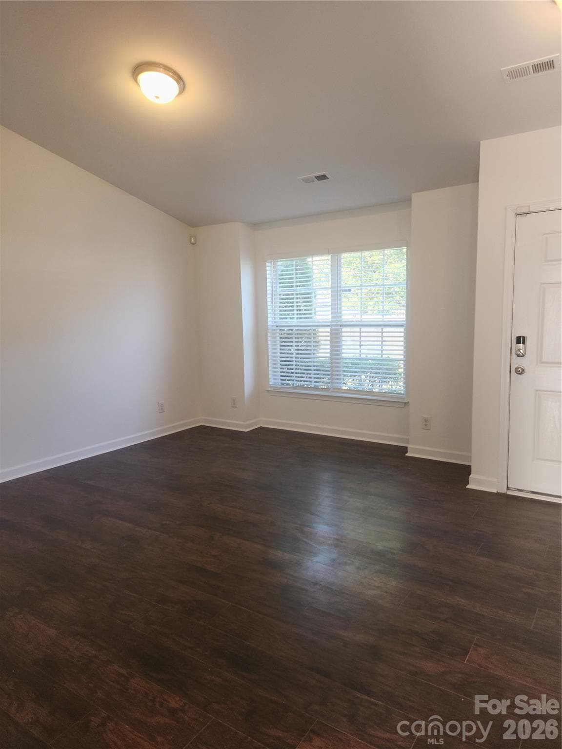 Single Family Residence at 8103 Lamplighter Place, Charlotte, photo 4 of 15