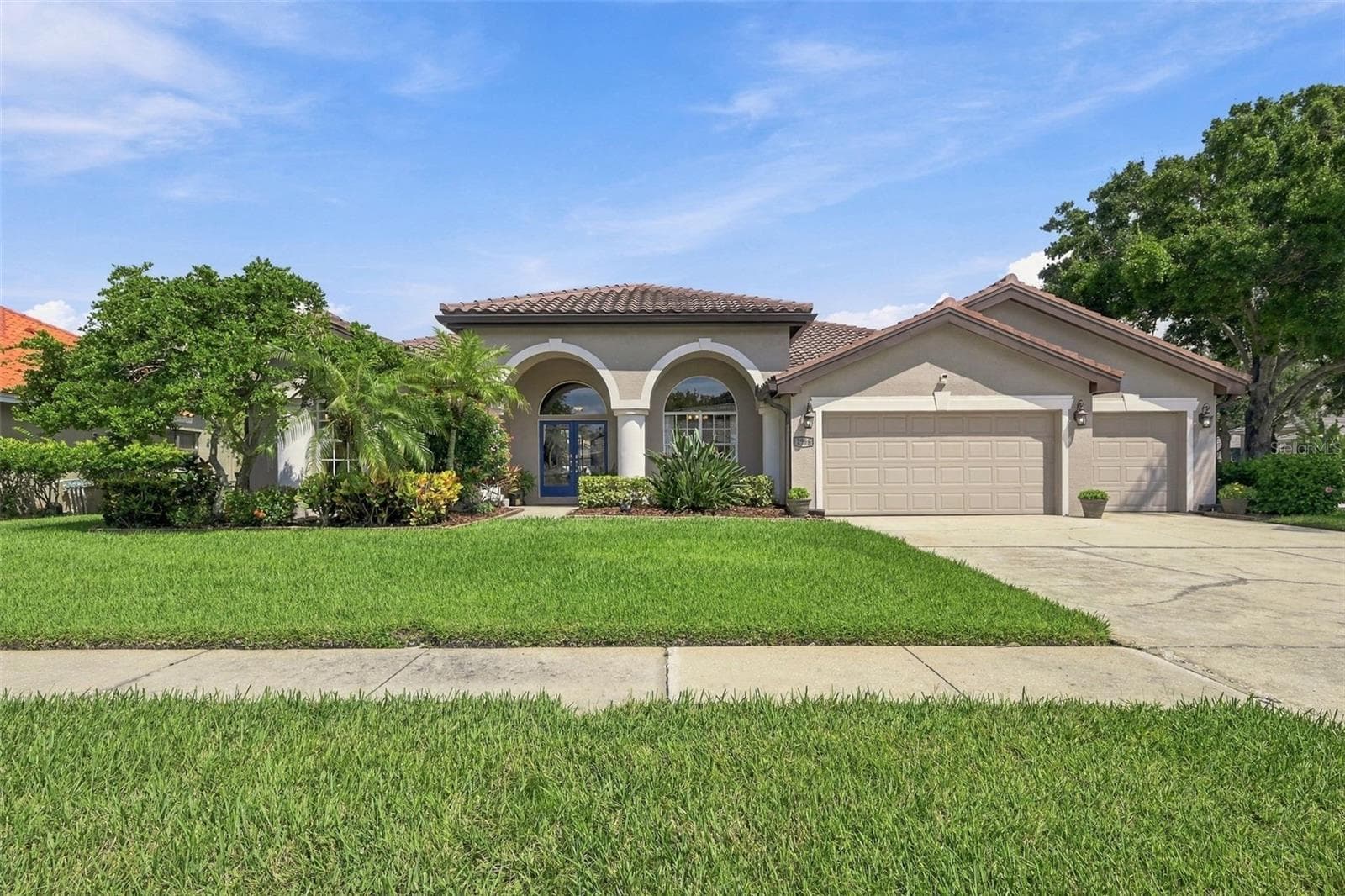 2966 HILLCREEK CIR S
