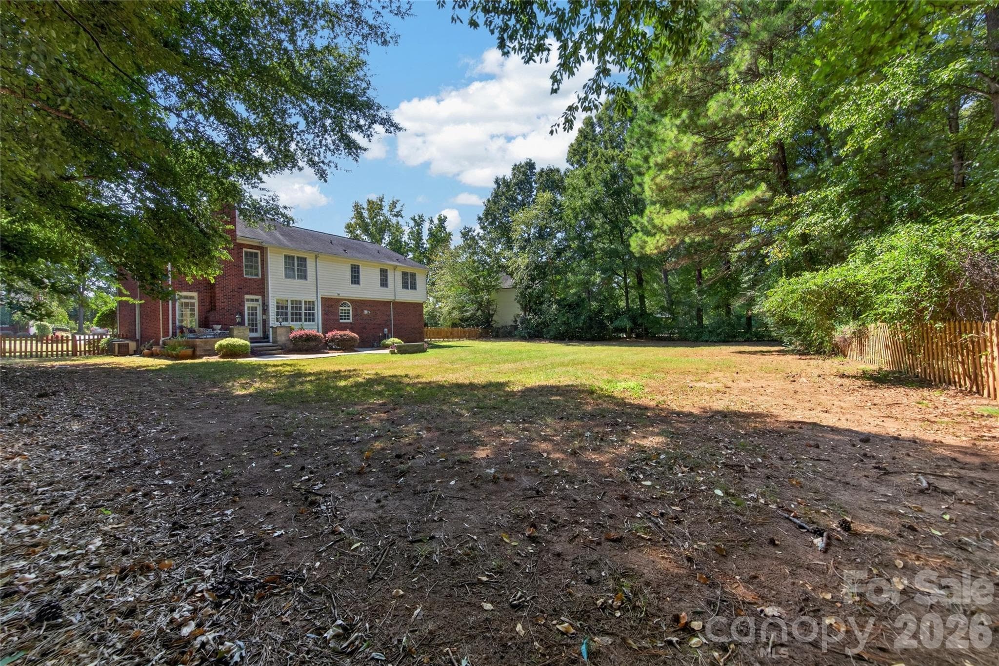 Single Family Residence at 12135 Darby Chase Drive, Charlotte, photo 3 of 39