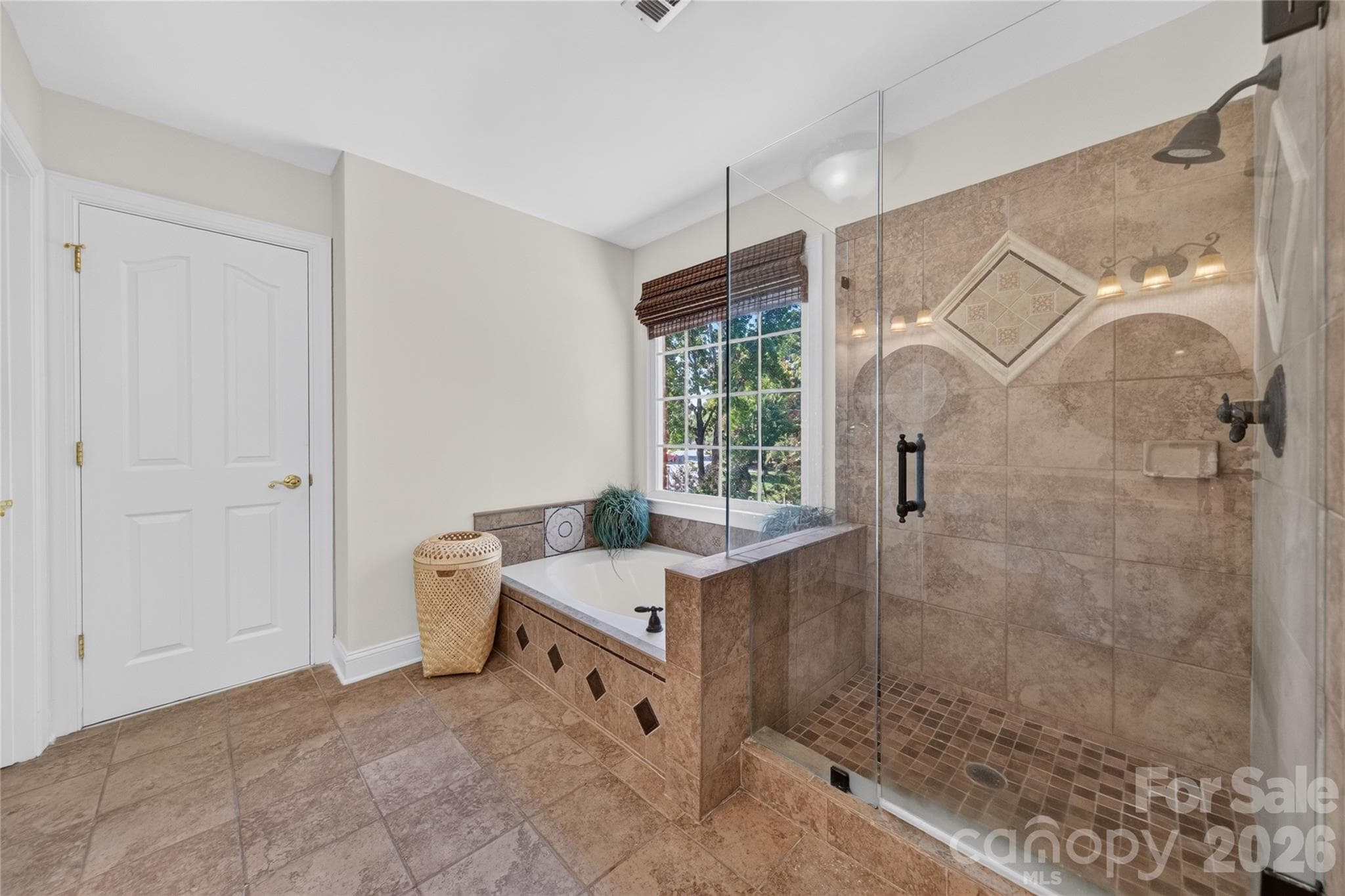 Single Family Residence at 12135 Darby Chase Drive, Charlotte, photo 23 of 39