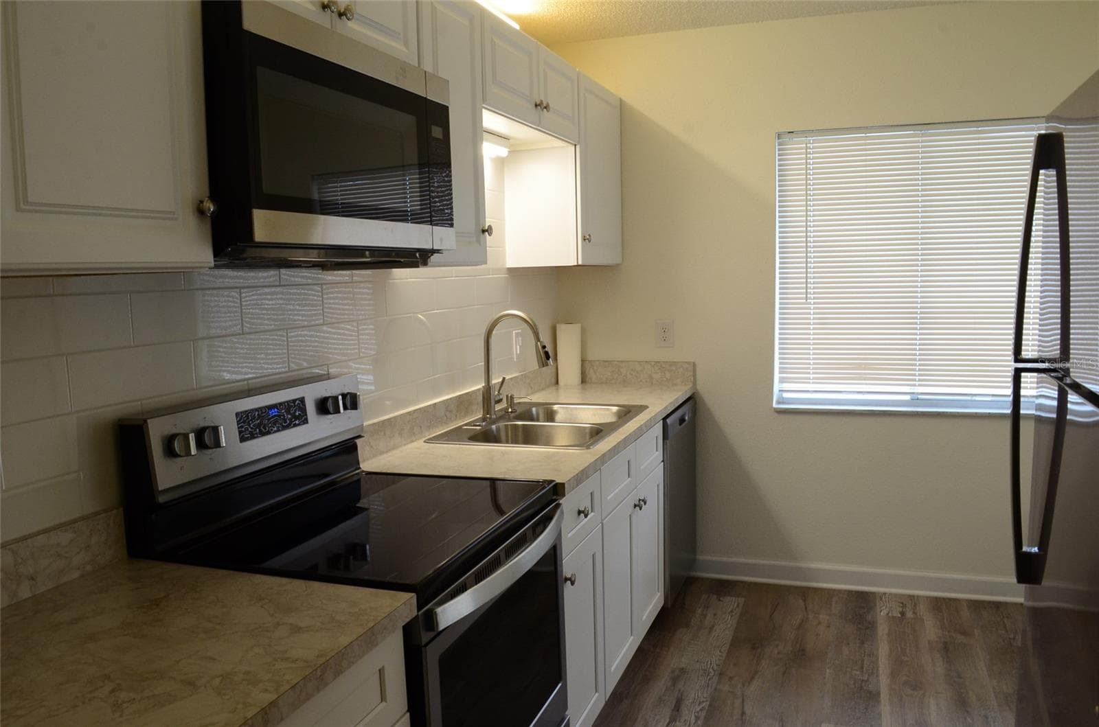 kitchen - 4435 1ST ST NE #111, ST PETERSBURG
