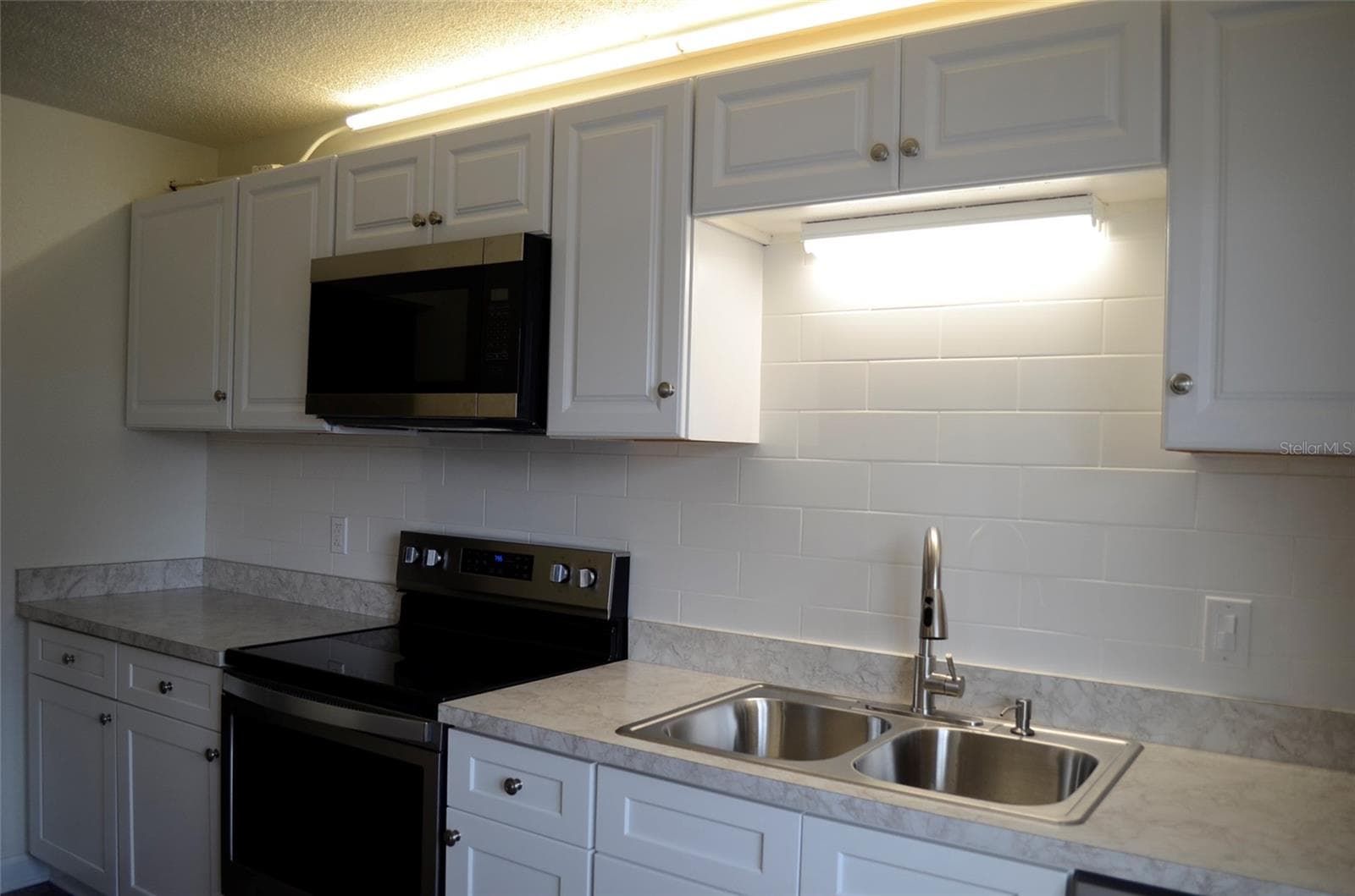 kitchen - 4435 1ST ST NE #111, ST PETERSBURG