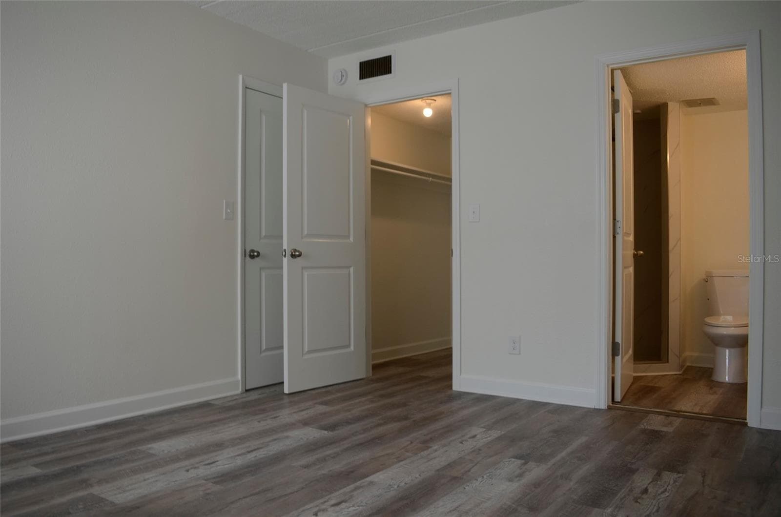 w.i.c. and bathroom2 - 4435 1ST ST NE #111, ST PETERSBURG