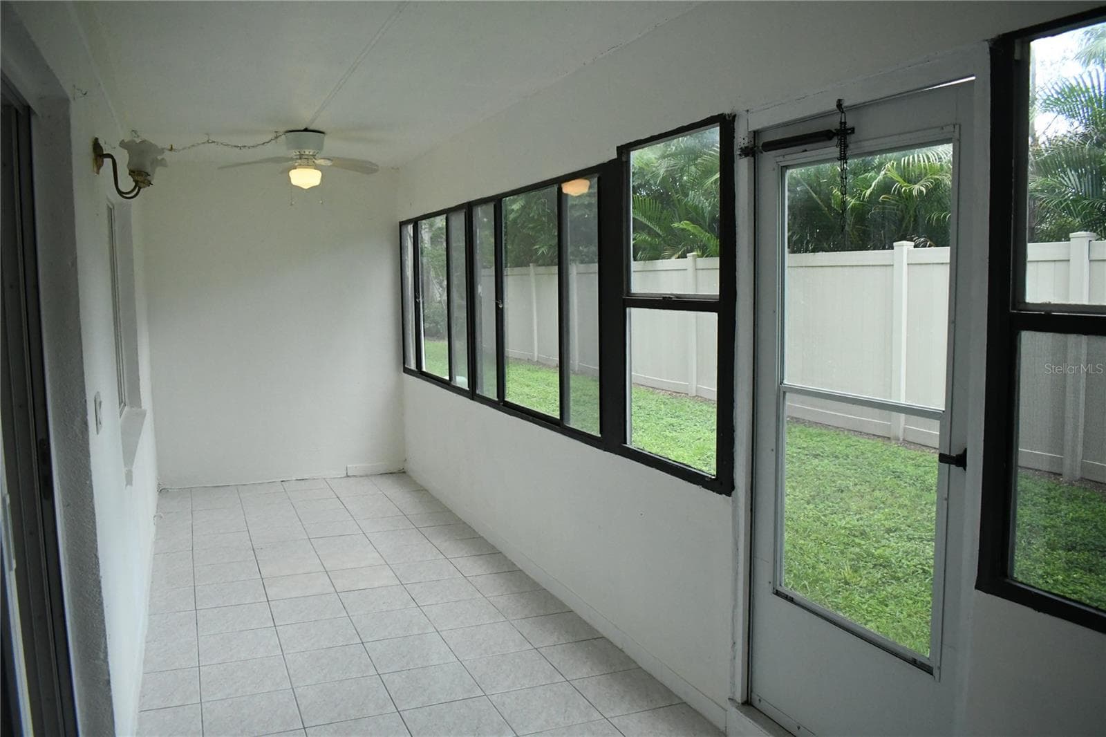 porch - 4435 1ST ST NE #111, ST PETERSBURG