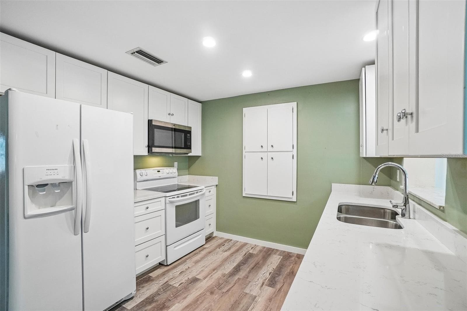 Single Family Residence at 1777 BENTLEY ST, CLEARWATER, photo 14 of 35