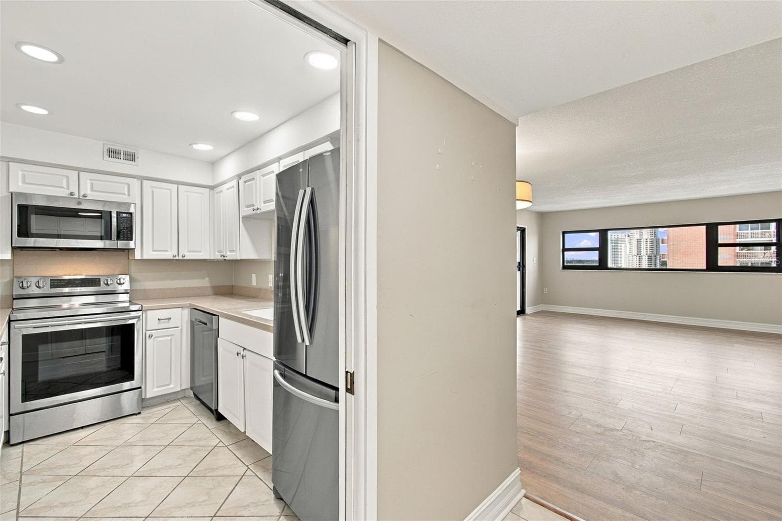 Condominium at 4141 BAYSHORE BLVD #1106, TAMPA, photo 9 of 83
