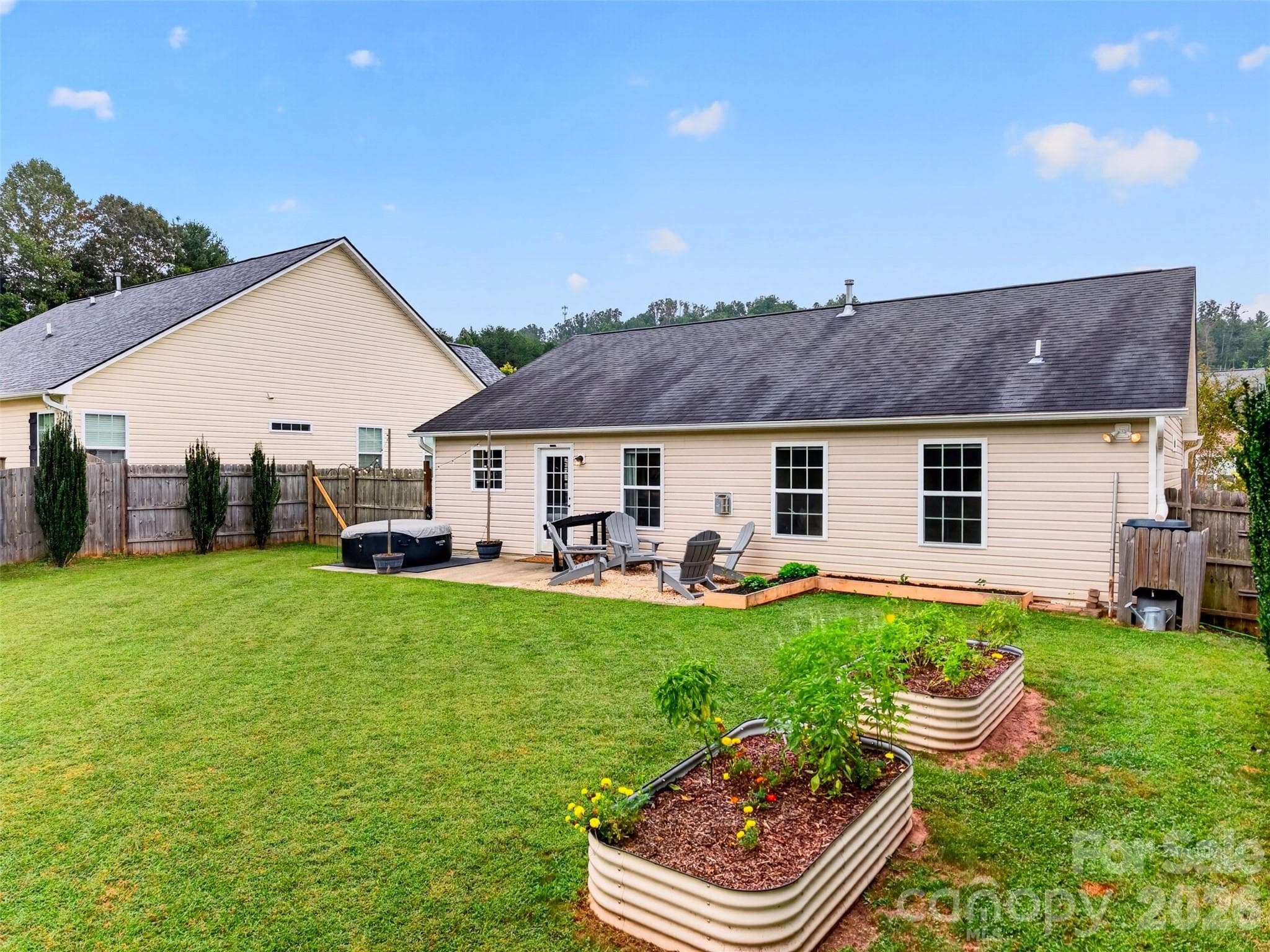 Single Family Residence at 105 Creekwalk Lane, Hendersonville, photo 7 of 38