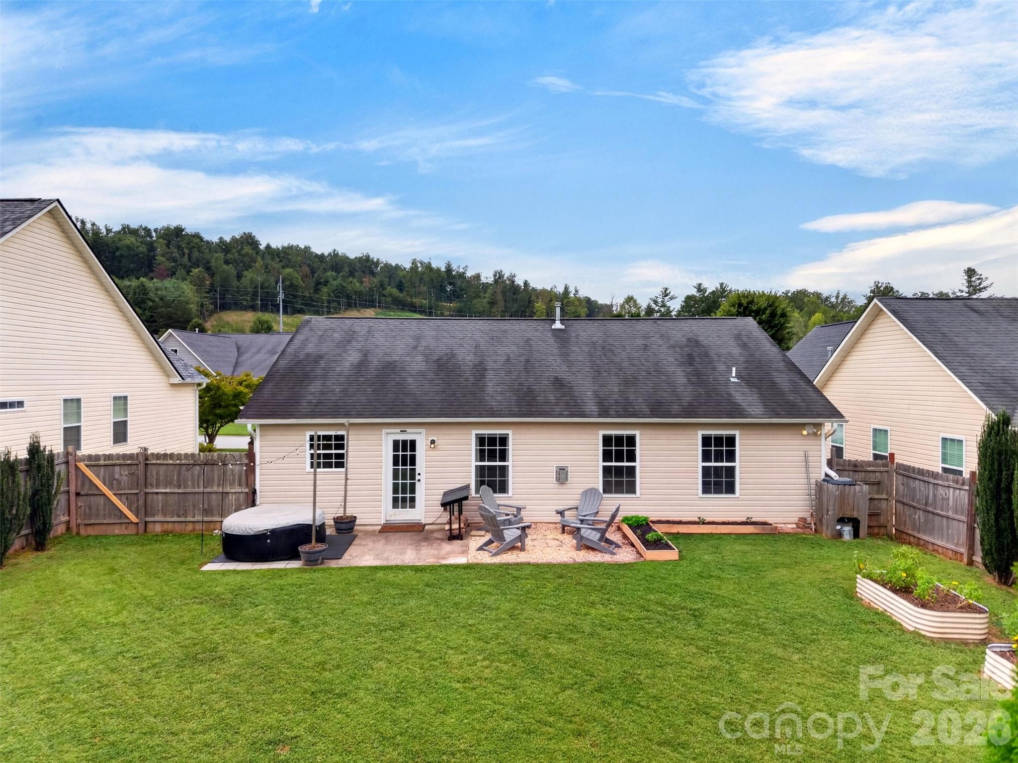 Single Family Residence at 105 Creekwalk Lane, Hendersonville, photo 10 of 38
