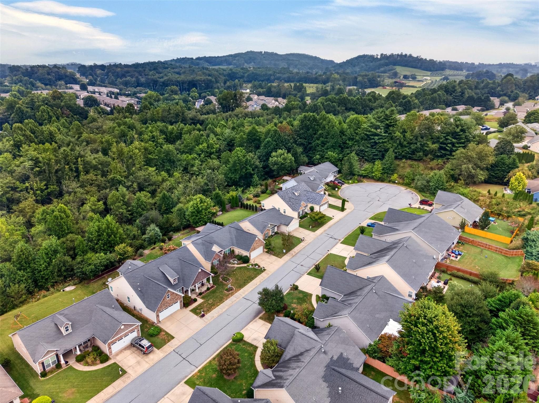 Single Family Residence at 105 Creekwalk Lane, Hendersonville, photo 37 of 38