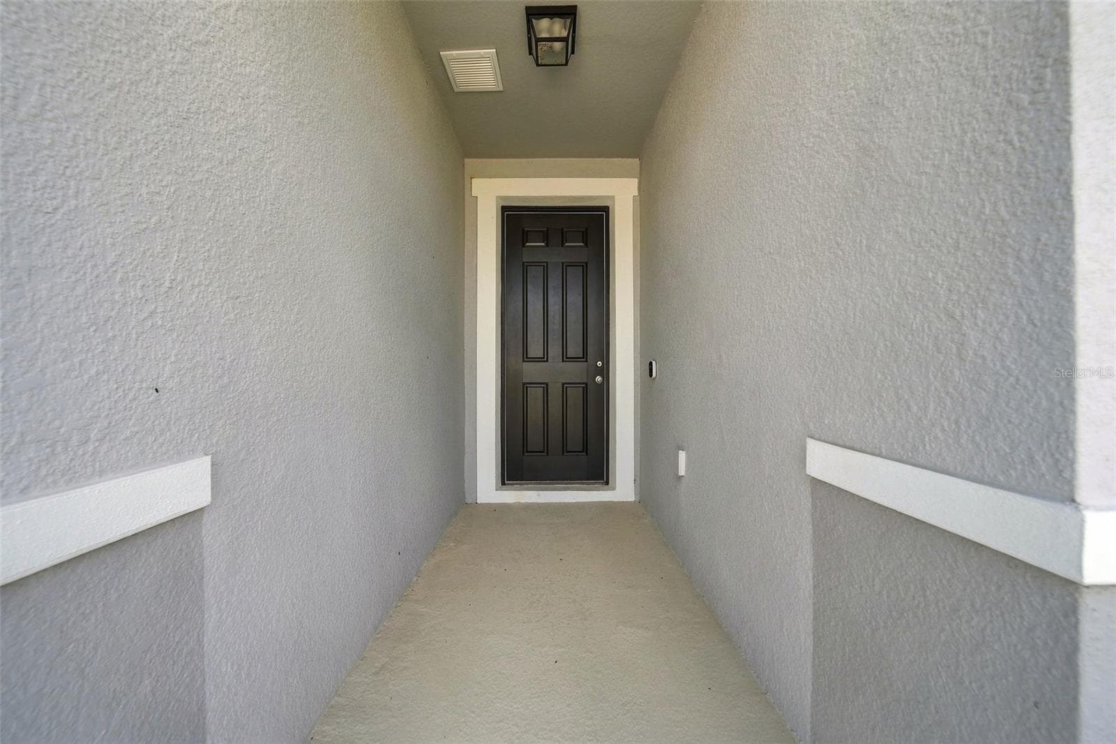 Front Entrance - 2121 MALBEC CT, MINNEOLA