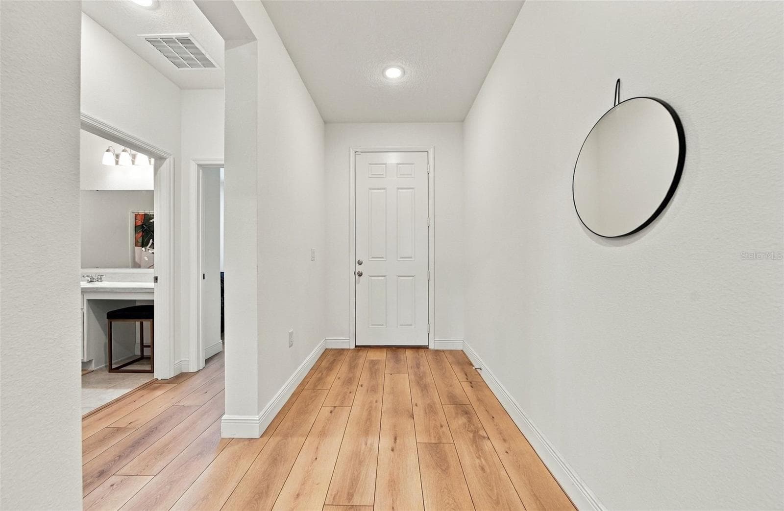 Welcome in! - 2121 MALBEC CT, MINNEOLA
