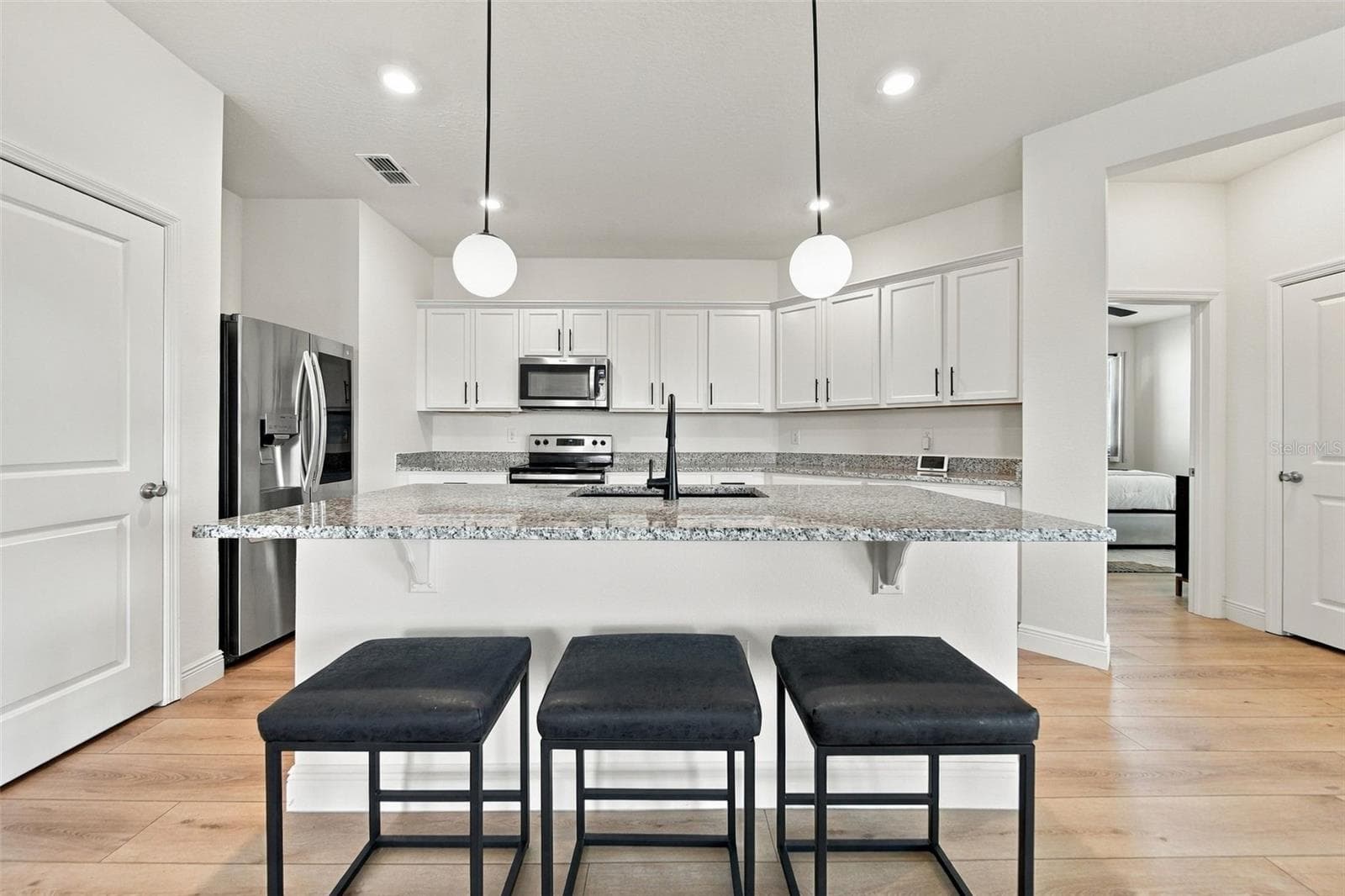 Kitchen with large island! - 2121 MALBEC CT, MINNEOLA