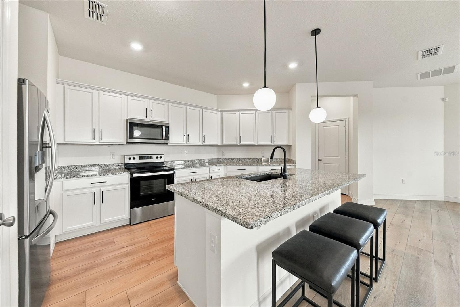 Kitchen - 2121 MALBEC CT, MINNEOLA