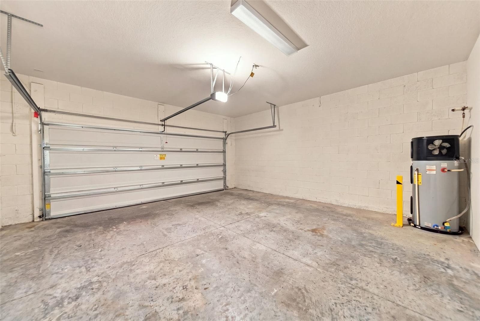 Garage - 2121 MALBEC CT, MINNEOLA