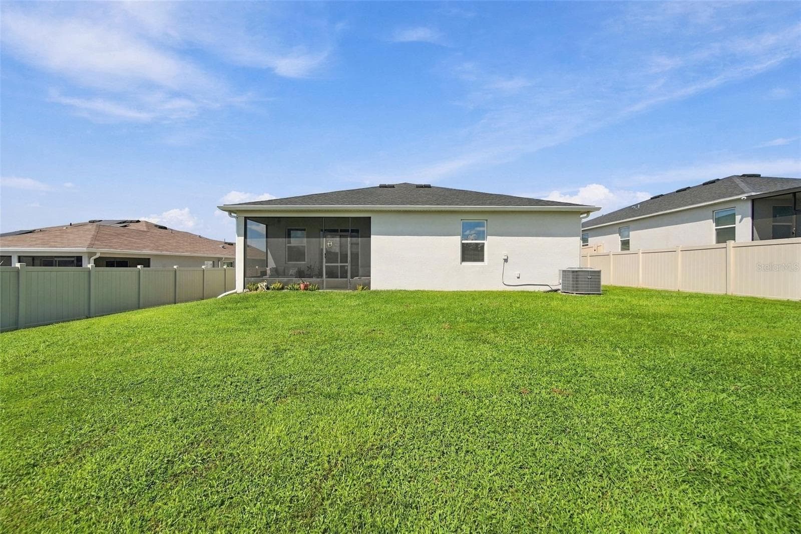 Backyard perfect for bbqs or kids playing - 2121 MALBEC CT, MINNEOLA
