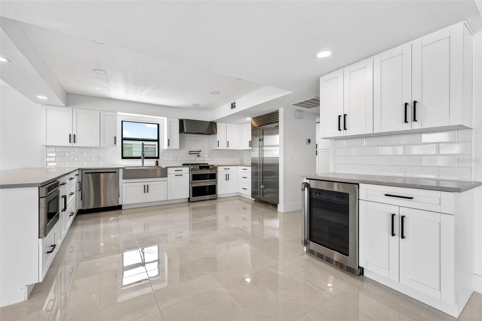 Single Family Residence at 319 MIDWAY IS, CLEARWATER, photo 9 of 80