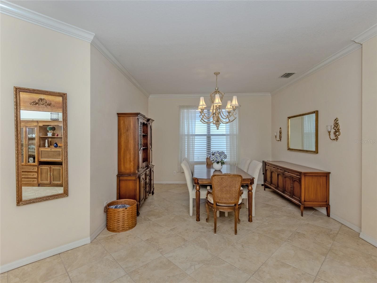 Dining room with crown molding - 20702 CAPELLO DR, VENICE