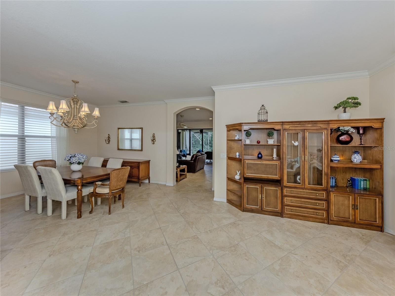 Nice Open floor plan - 20702 CAPELLO DR, VENICE