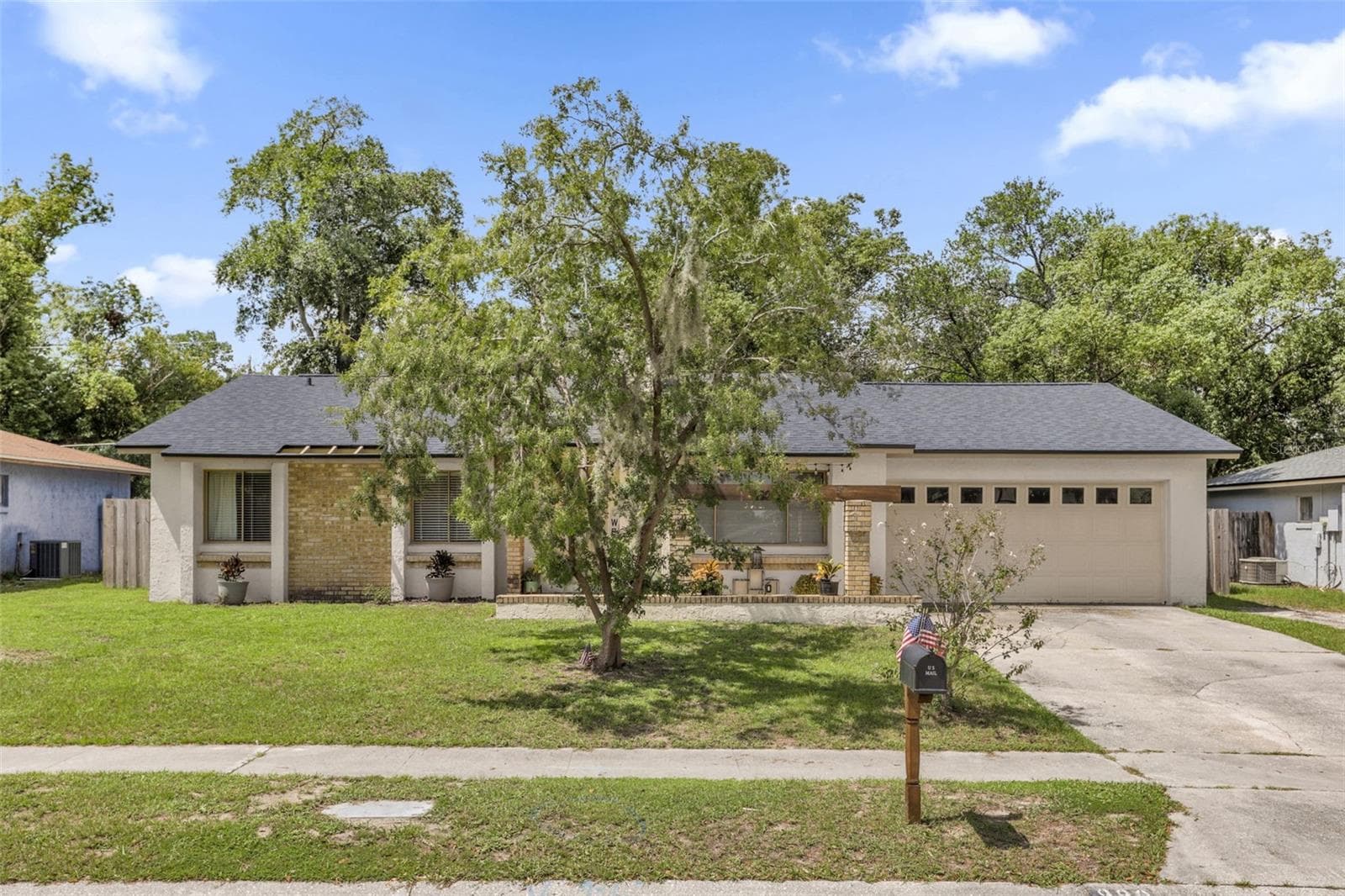 990 WAVERLY DR