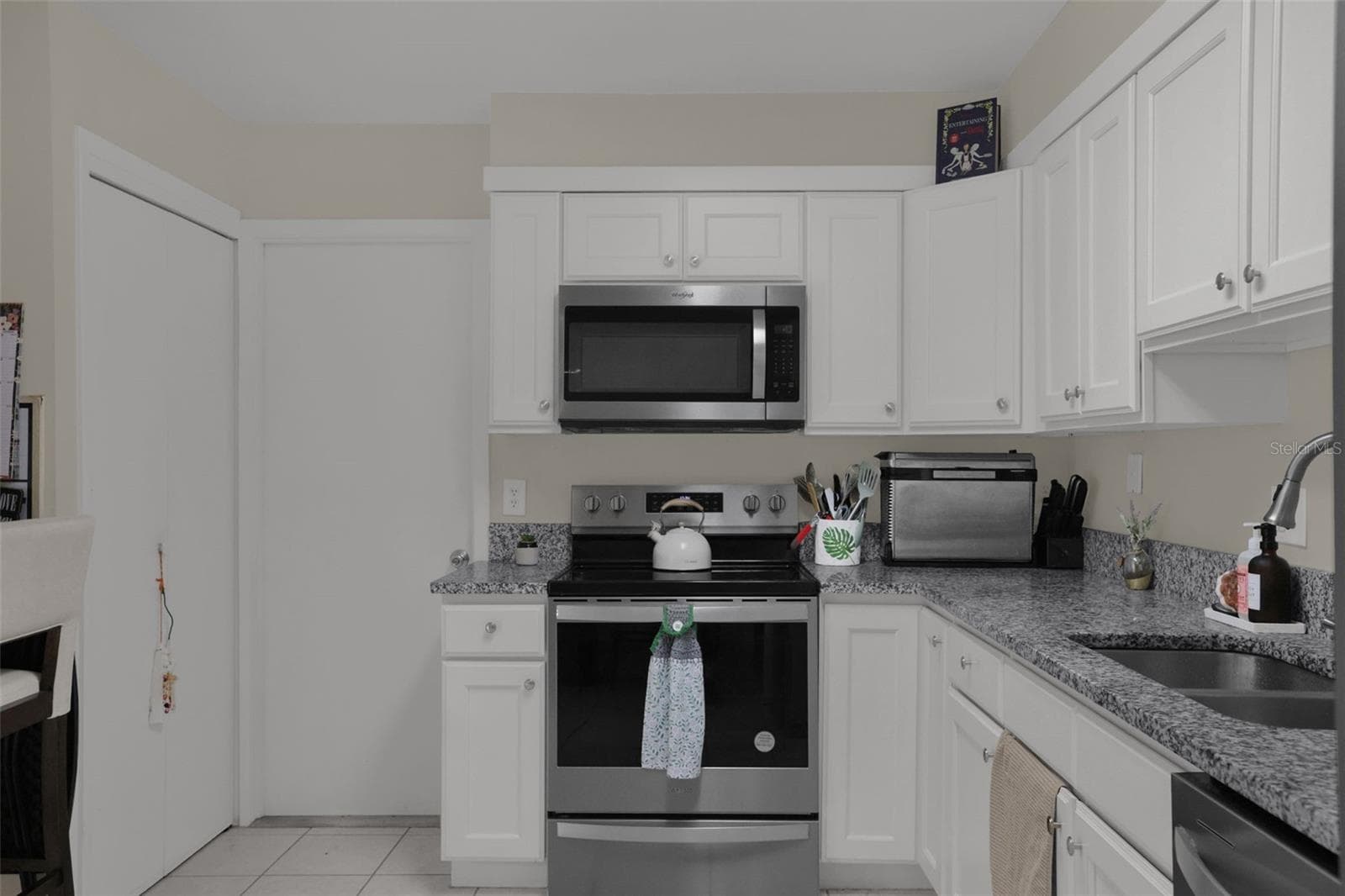 Single Family Residence at 990 WAVERLY DR, LONGWOOD, photo 13 of 32