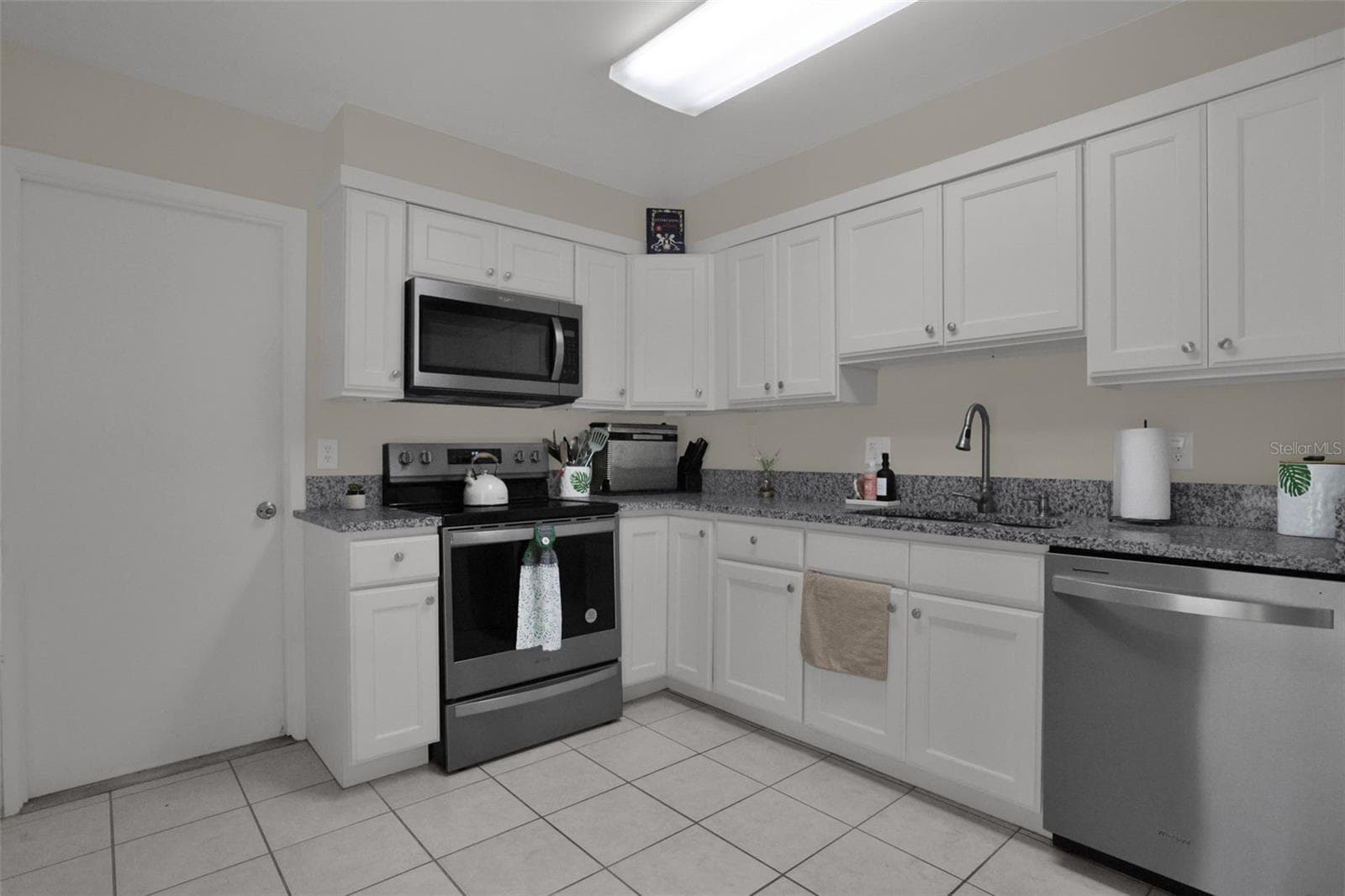 Single Family Residence at 990 WAVERLY DR, LONGWOOD, photo 14 of 32