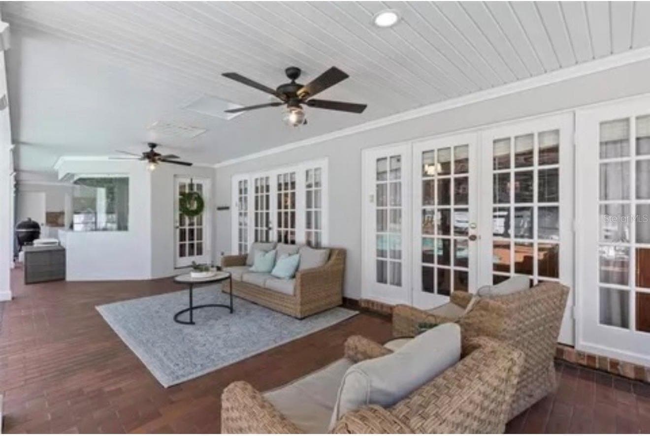 Large undercover lanai area overlooking the pool and jacuzzi - 4603 DOGWOOD HILLS CT, BRANDON