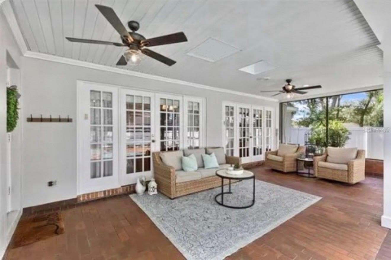 Large undercover lanai area for parties & gatherings. - 4603 DOGWOOD HILLS CT, BRANDON