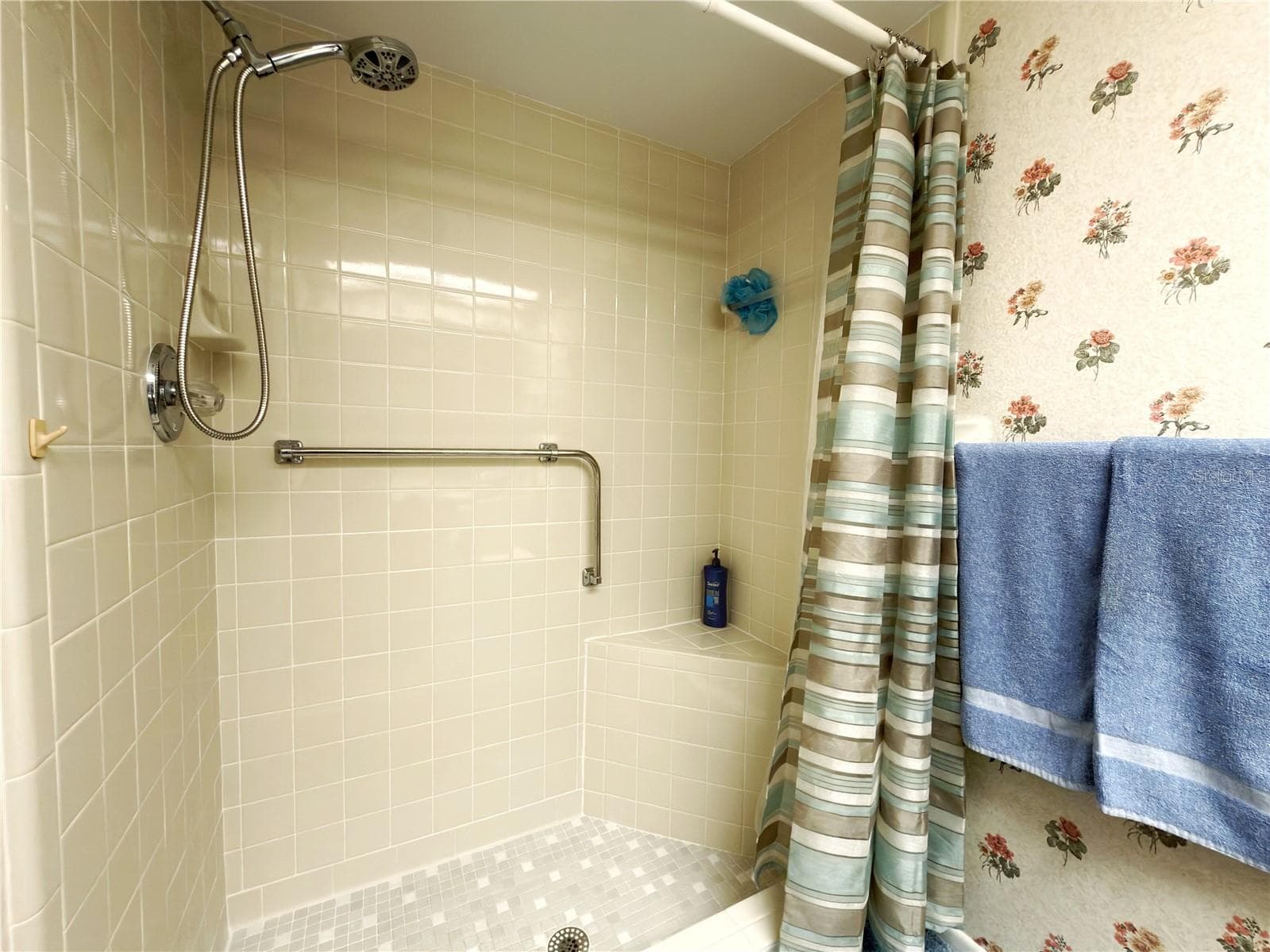 Guest Bathroom - 2310 WYNDAM DR, SPRING HILL