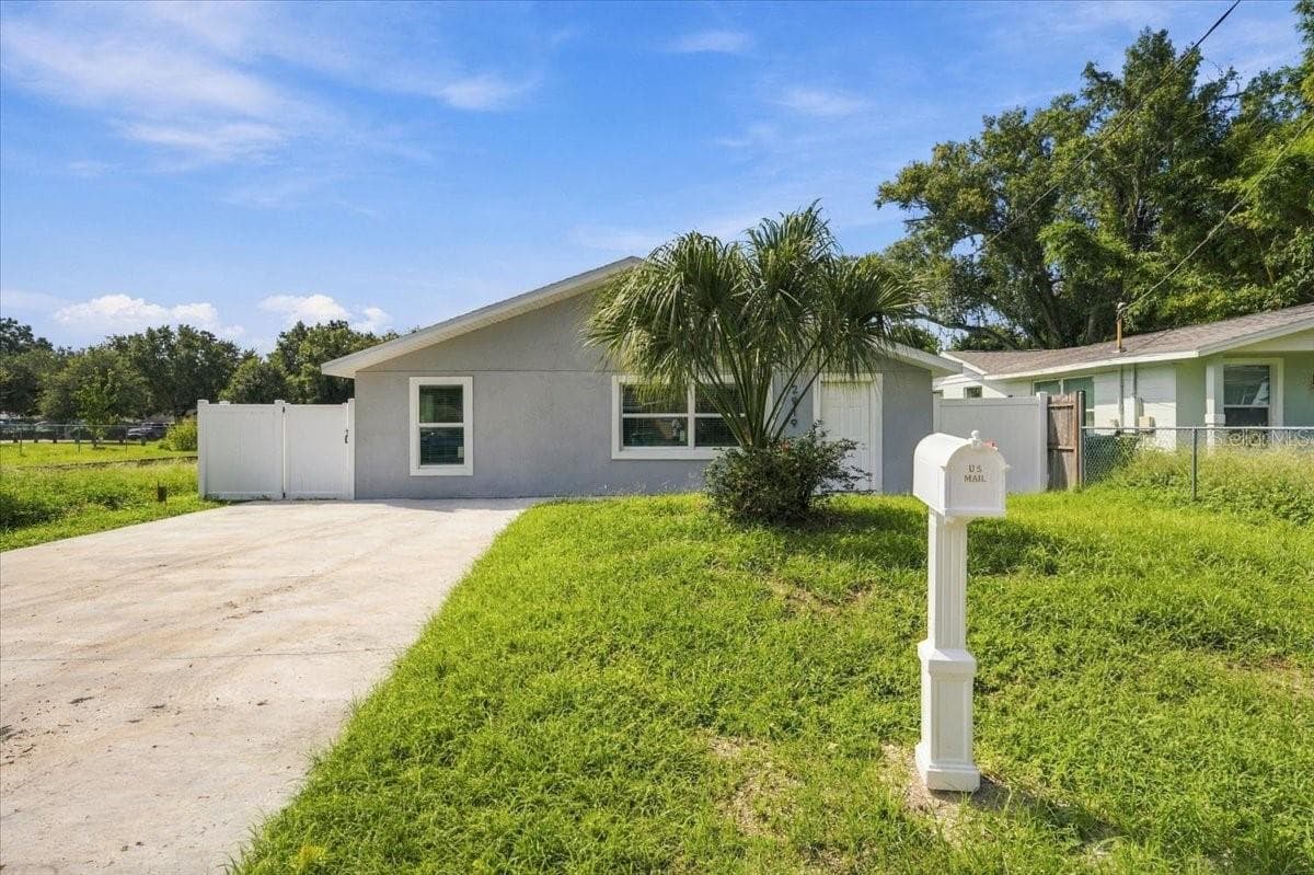 Single Family Residence at 2919 E 19TH AVE, TAMPA, photo 2 of 34