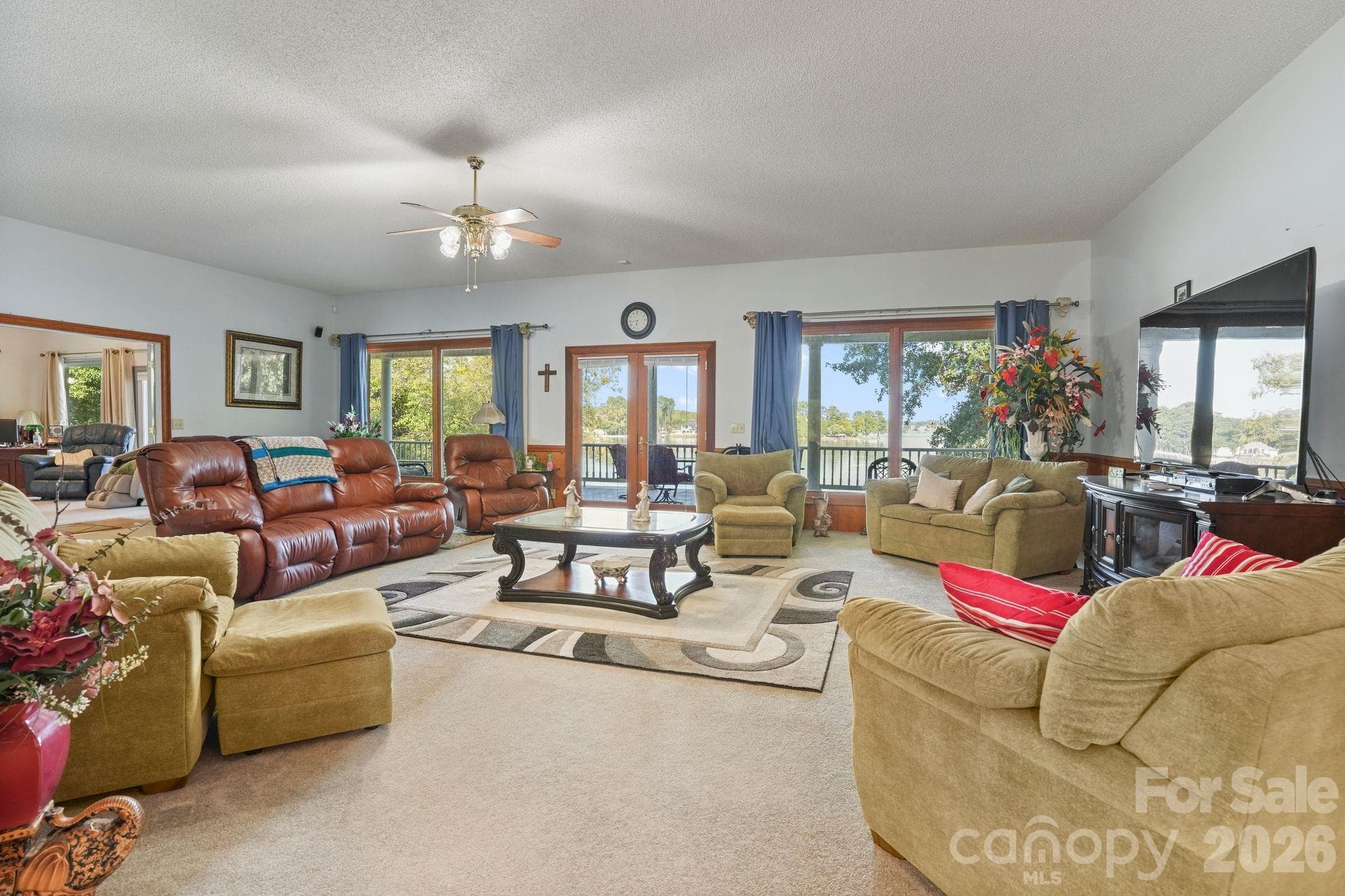 second living before you enter primary - 2159 Mingus Lane, York