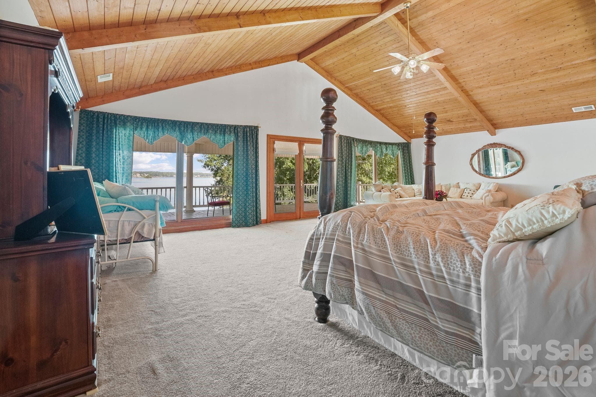 Loft - 2159 Mingus Lane, York