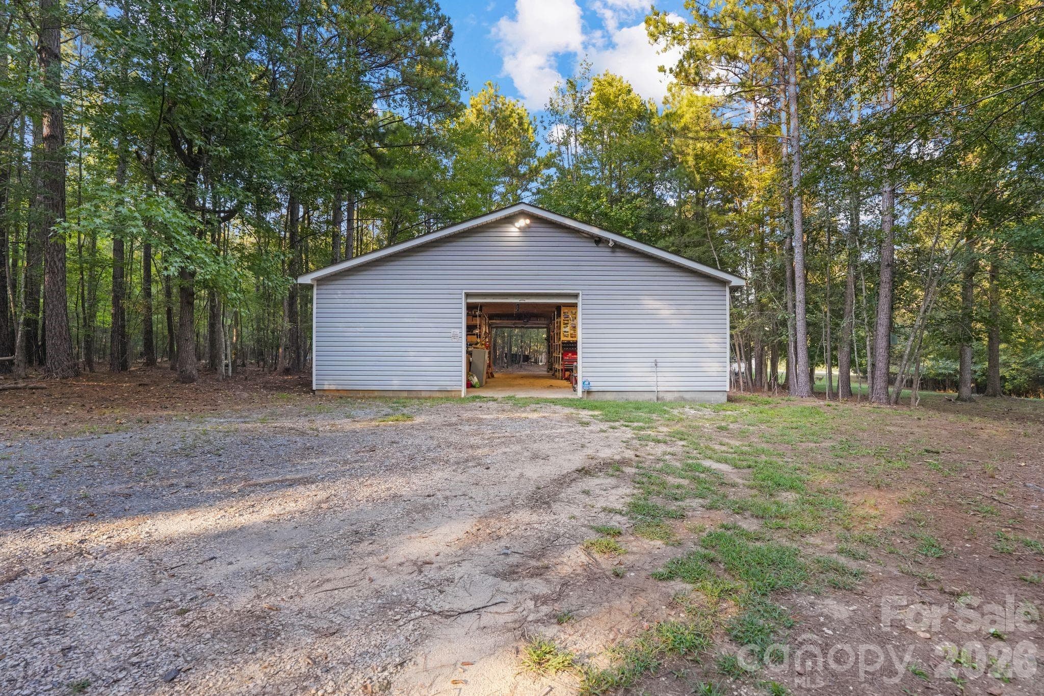 detached workshop - 2159 Mingus Lane, York