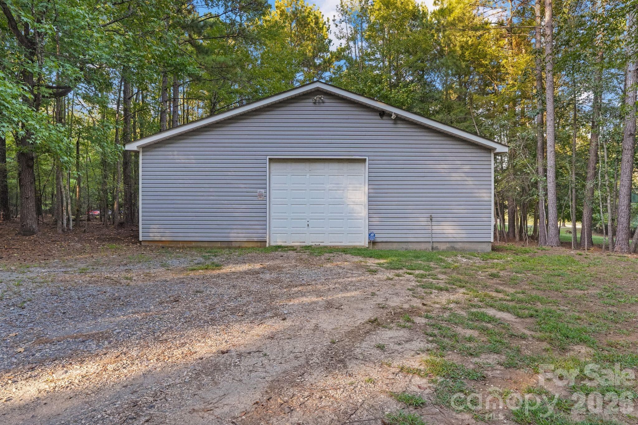 detached workshop - 2159 Mingus Lane, York