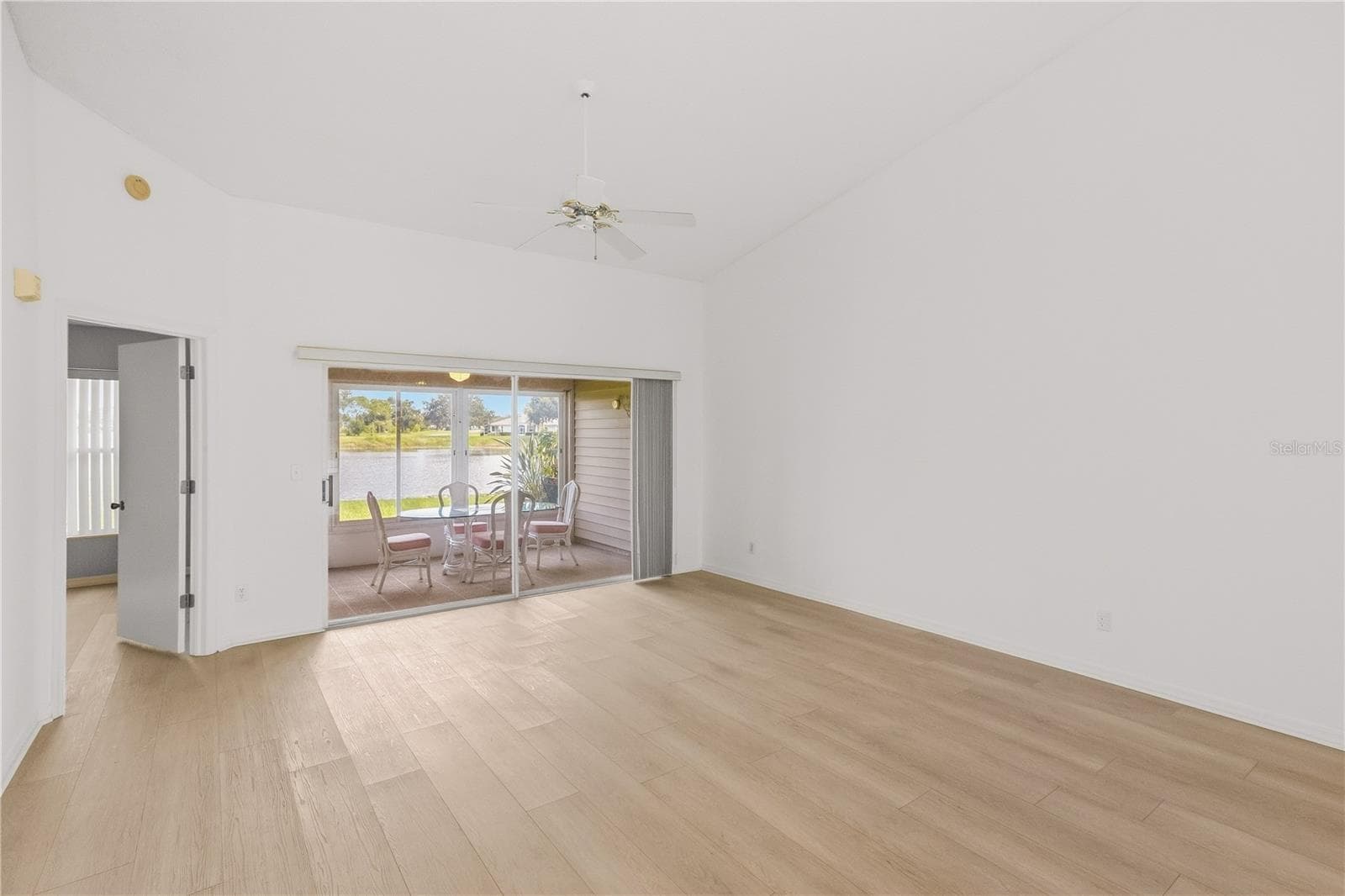 Bright and inviting open-concept living area - 1002 NICENE CT #47, SUN CITY CENTER