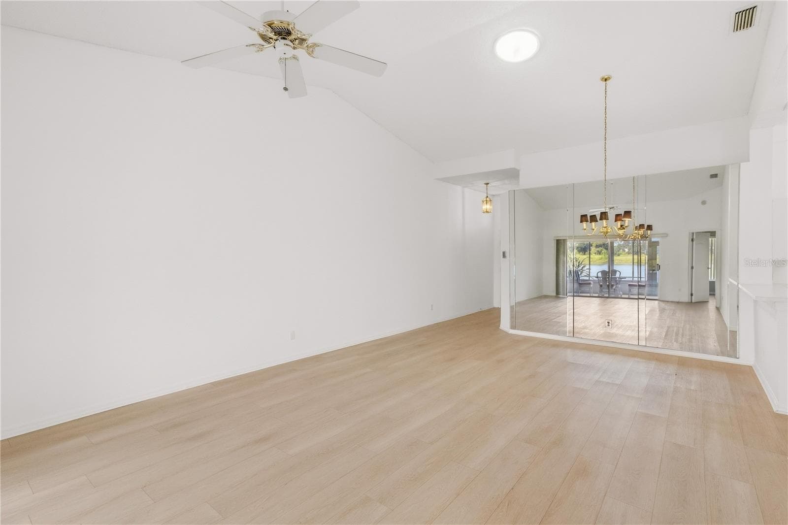 Front entry flowing into the dining area, - 1002 NICENE CT #47, SUN CITY CENTER