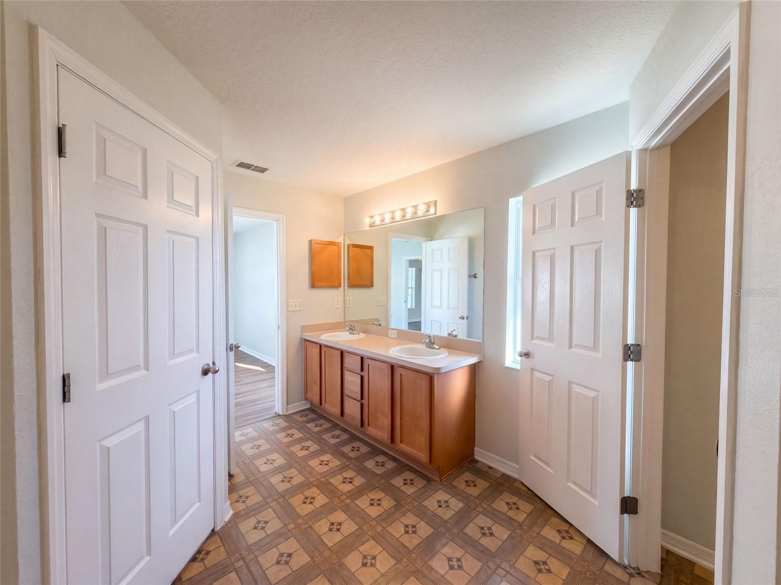 Single Family Residence at 6041 PARNELL AVE, SPRING HILL, photo 11 of 28